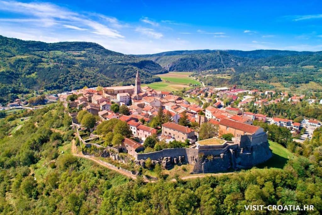 Apartment Stunning New In Centre Of Buzet