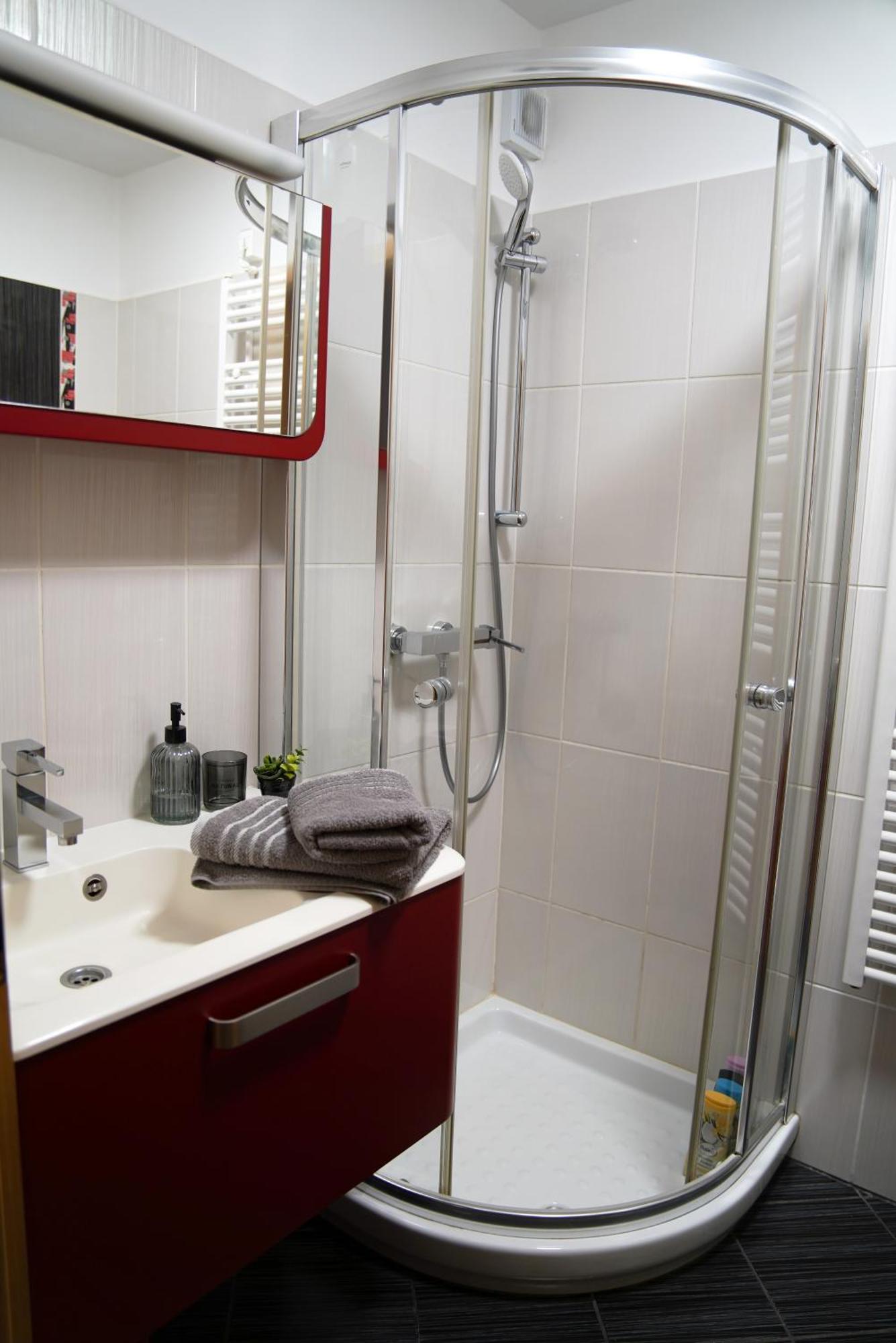 Stunning New In Centre Of Apartment
